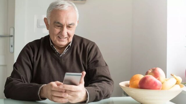 ارتقای سلامت روان سالمندان با فعالیت بدنی مبتنی بر اینترنت