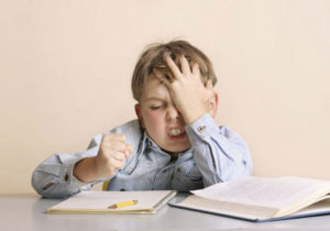 بسیاری از کودکان به دلیل تجربه احساس ناامنی و بی‌ارزشی از فرایند یادگیری فاصله می‌گیرند