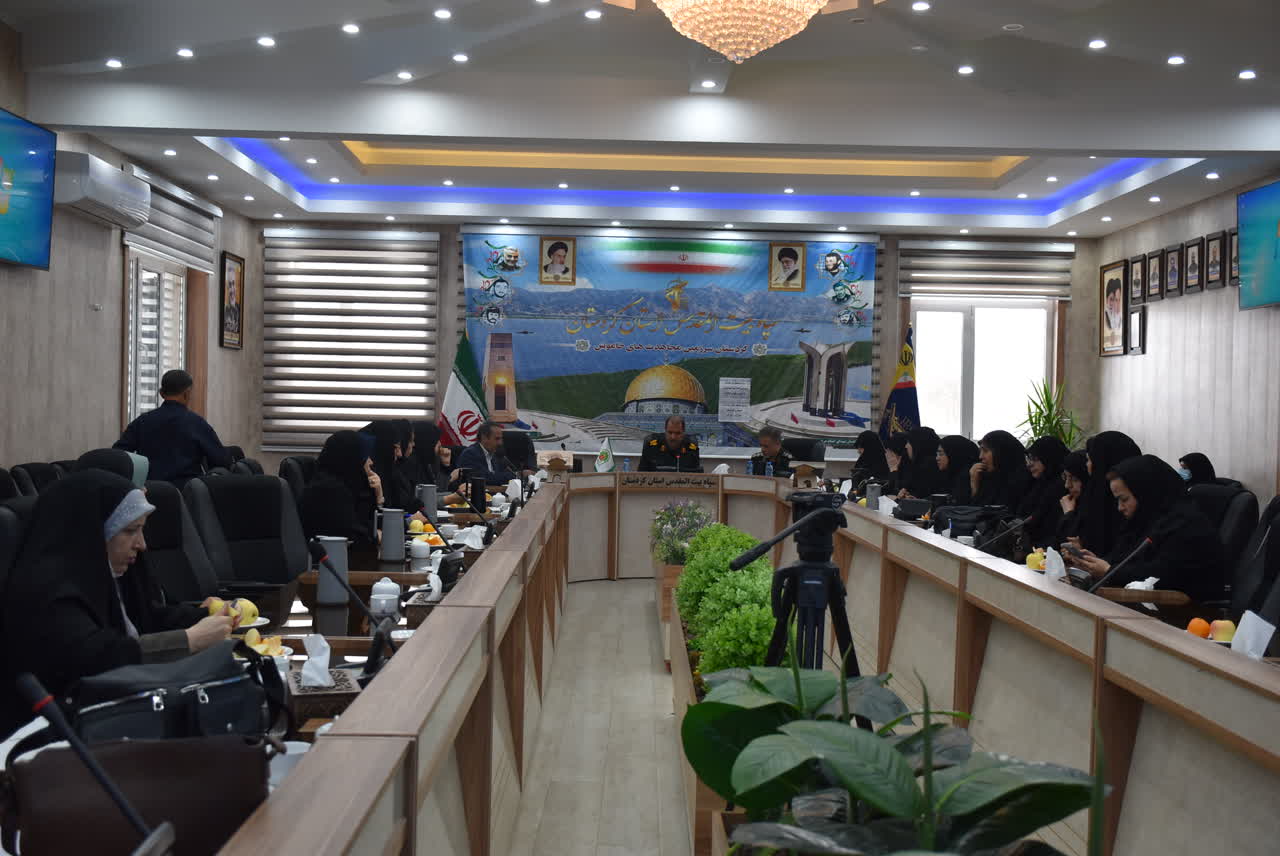 بانوان کردستان پیشگام ایثار، مقاومت و پاسداری از انقلاب هستند