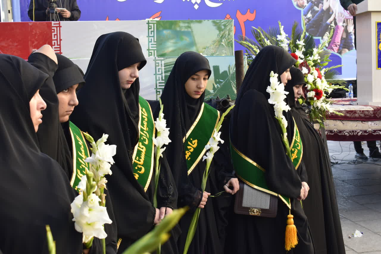 سنندج ۳ مسافر بی‌نام را با عشق بدرقه کرد