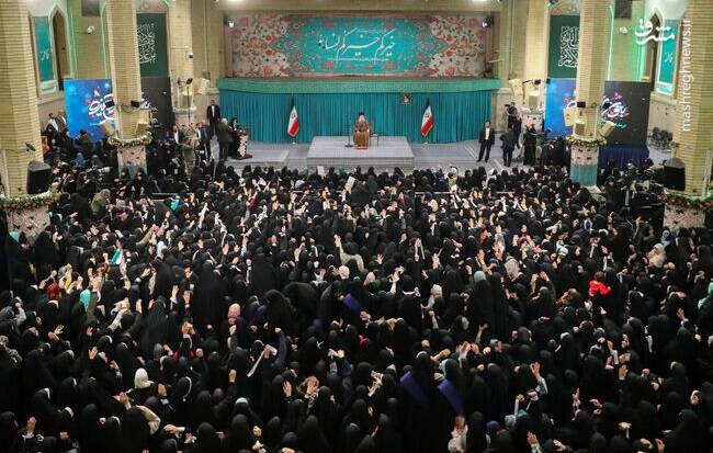 زن، کارگزار خانه نیست، مدیر است