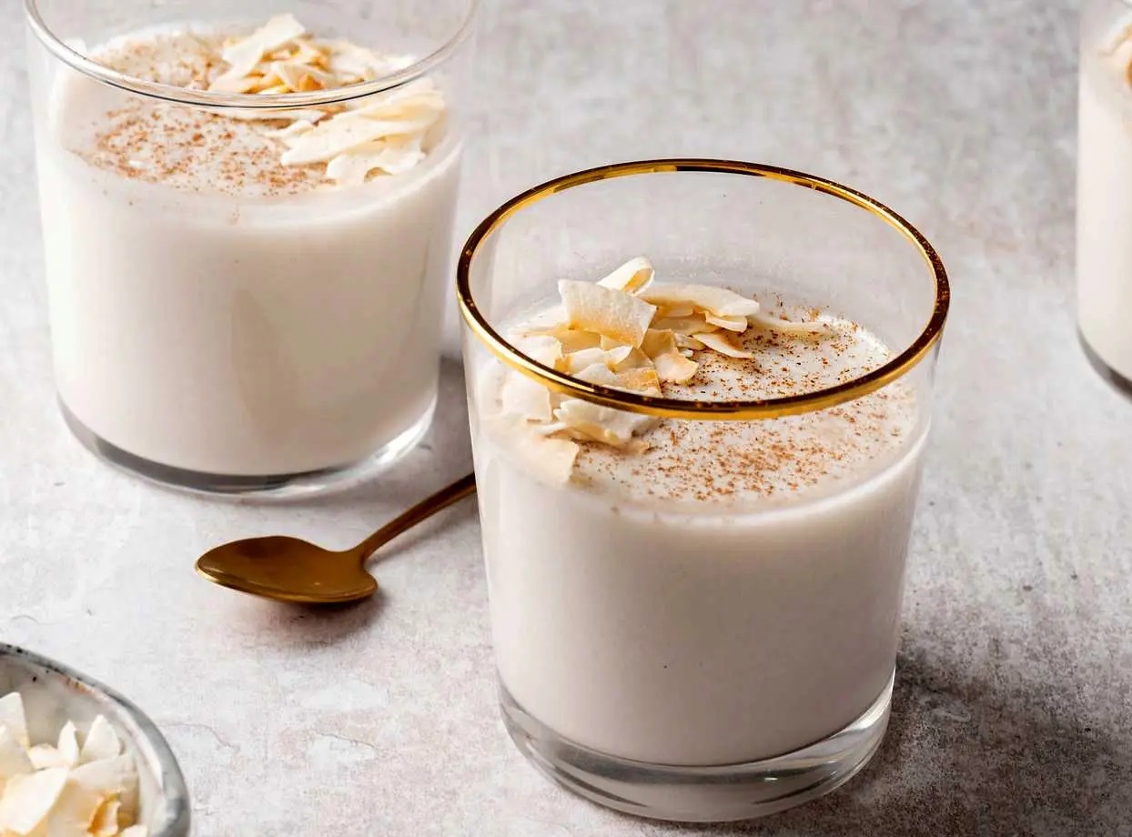 طرز تهیه فرنی نارگیلی؛ دسر آسان و خوشمزه