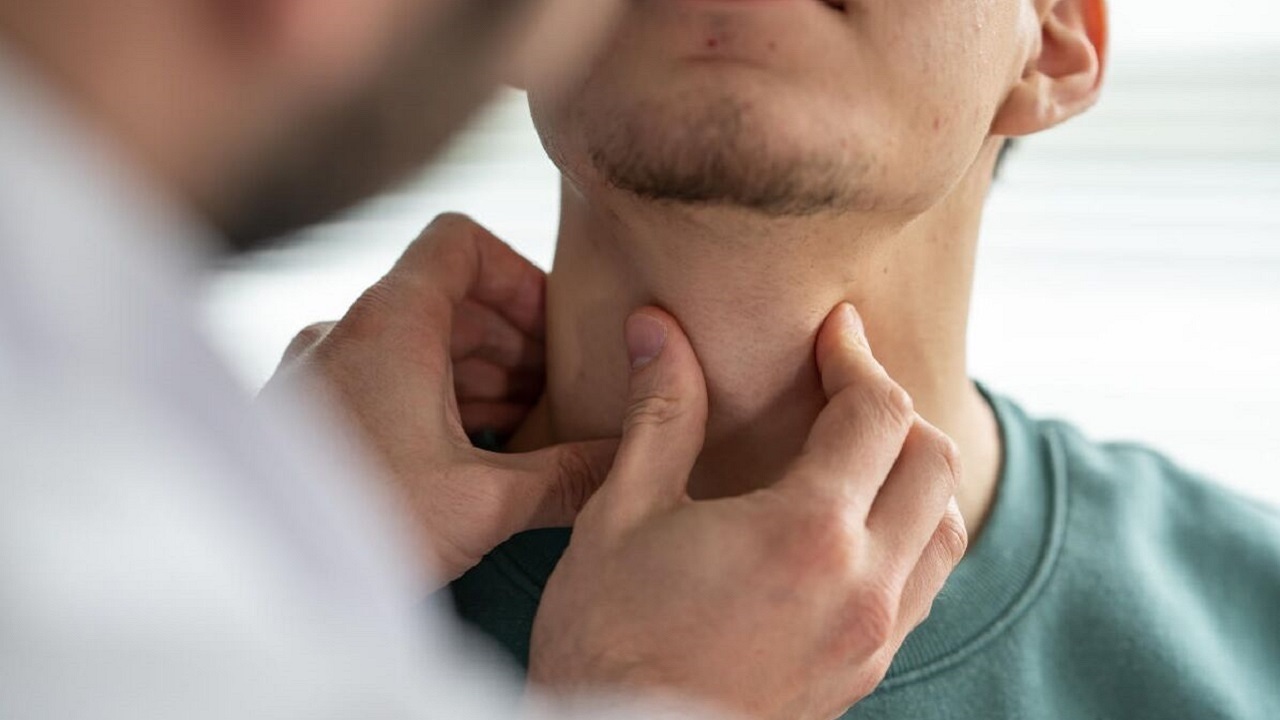 تیروئید می‌تواند باعث گرفتگی صدا شود