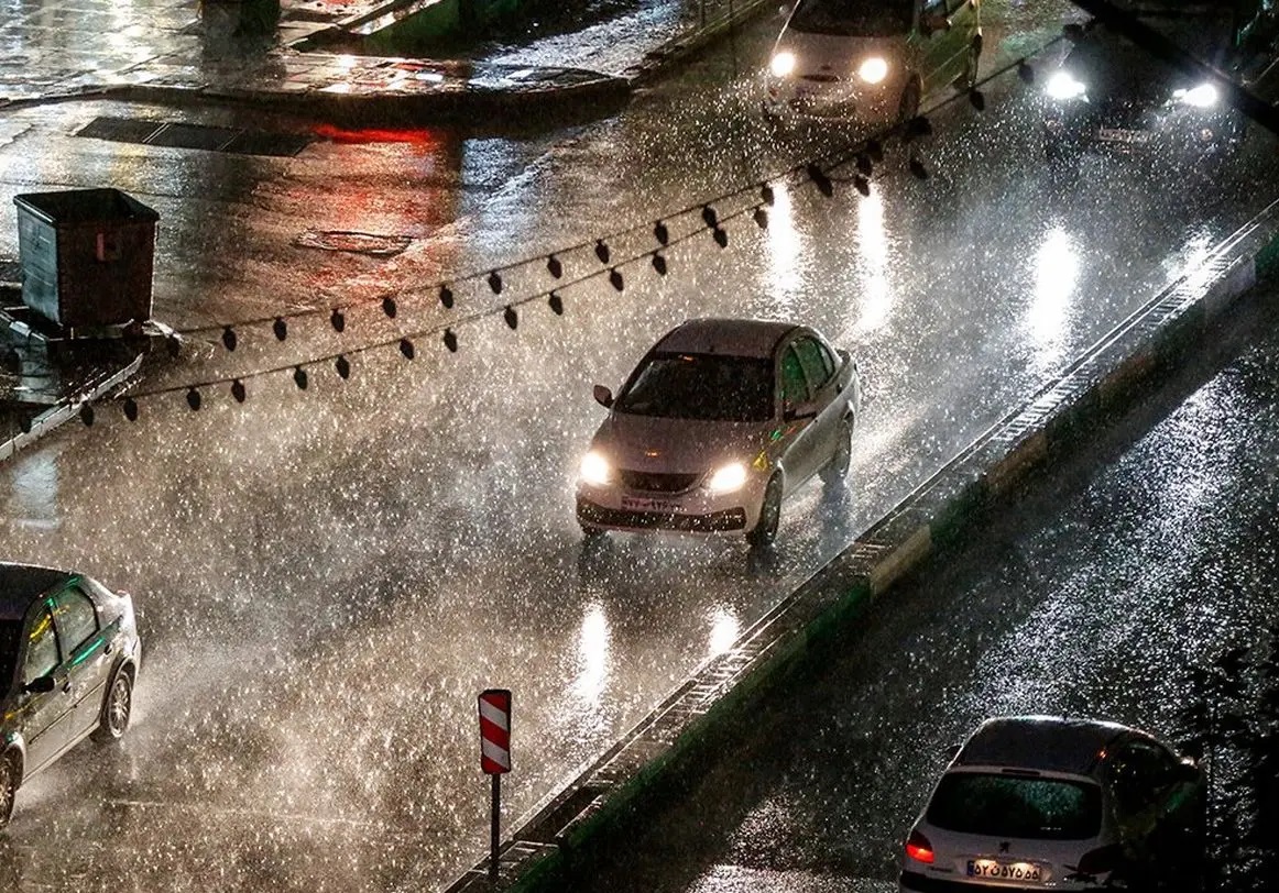 بارش متناوب برف و باران در تهران/ کاهش دما تا ۶ درجه