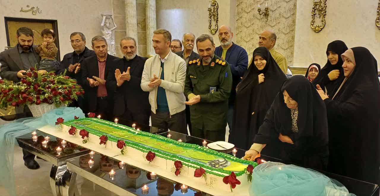 مراسم روز مادر با حضور ۱۵۰ نفر از خانواده‌های شهدا برگزار شد