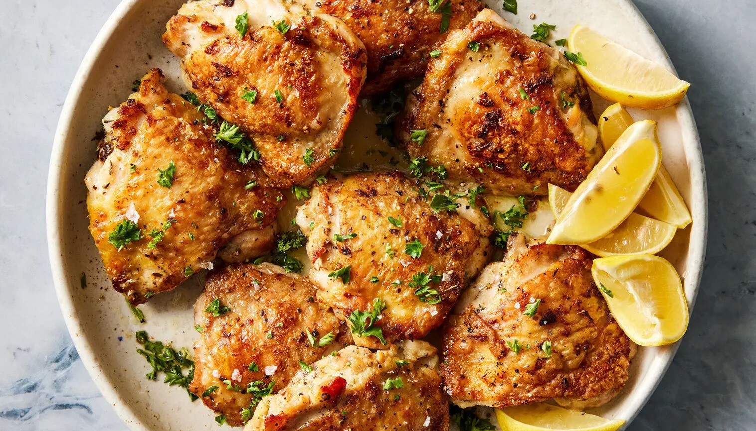 طرز تهیه مرغ تنوری با سیر و کره؛ مرغ لذیذ و خوشبو