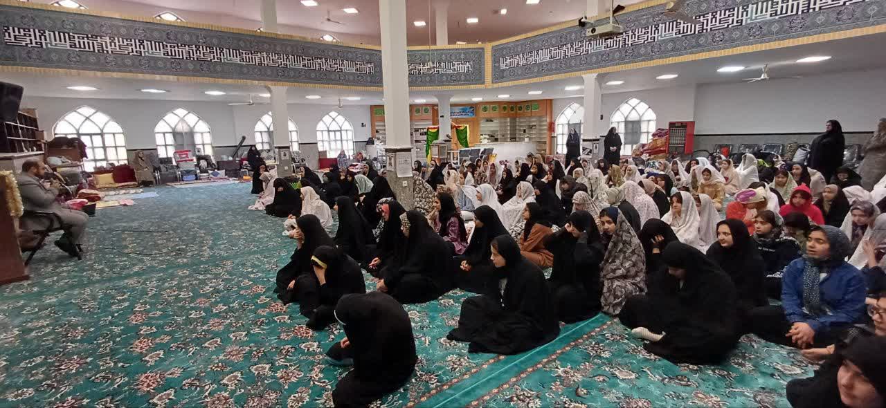 حضور 200 دختر دانش‌آموز درگزی در اعتکاف آغازی پرشور در جاده‌ای سراسر معنوی