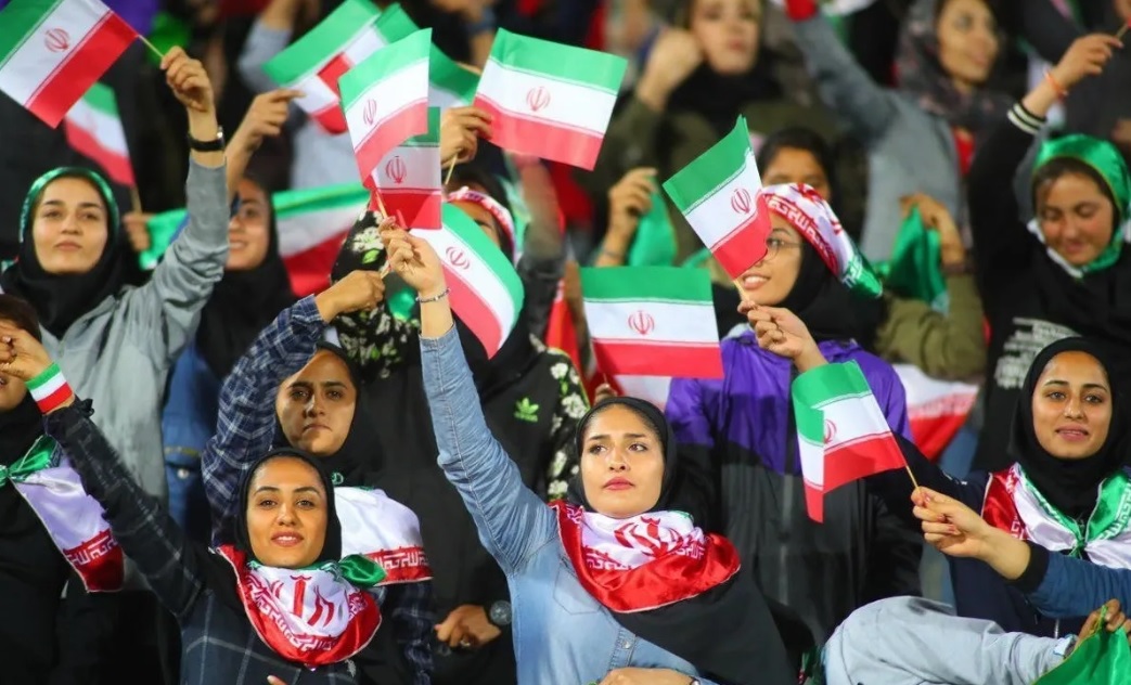 زن ایرانی پاینده در دل جامعه؛ زن اپوزیسیون در باتلاق رسانه‌ای