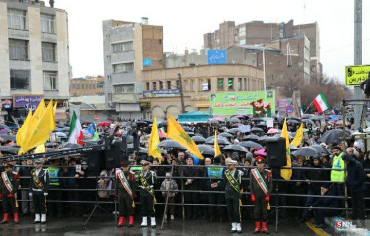 همگامی بارش باران با بارش مردم