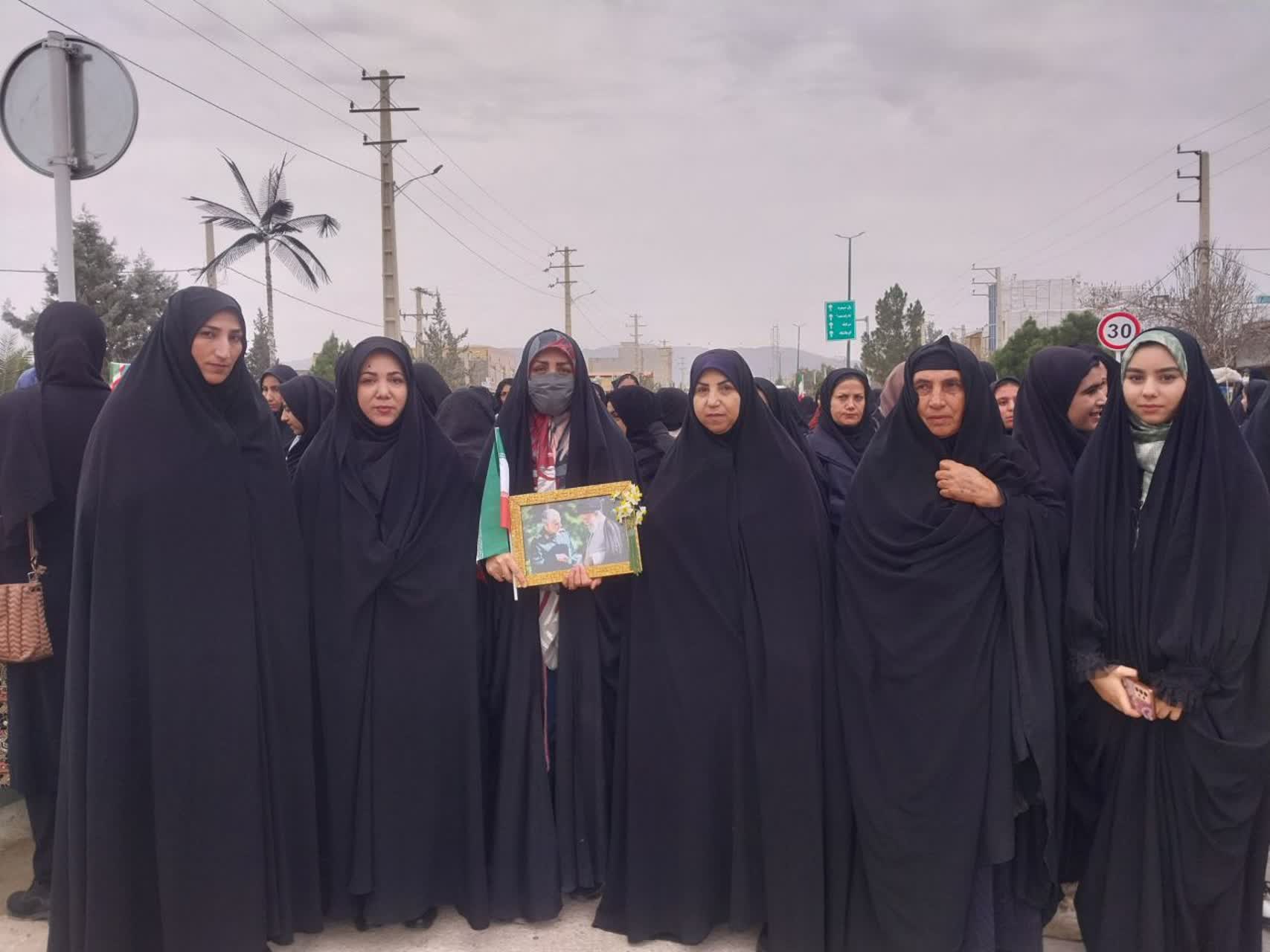 زن، خانواده و تثبیت انقلاب اسلامی در بزنگاه‌های تاریخی؛ روایت ستون‌های پنهان پایداری ملت