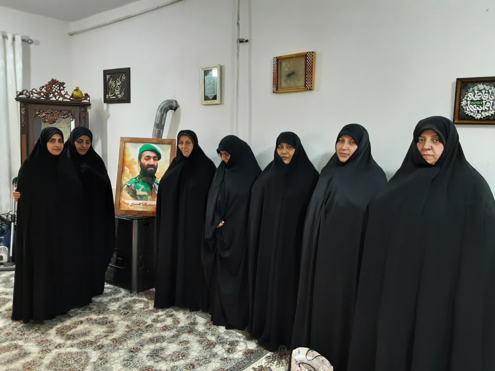 تجلیل از صبر مادران و استقامت همسران شهدای مدافع حرم در دیدار مسئول بسیج زنان سپاه نینوا