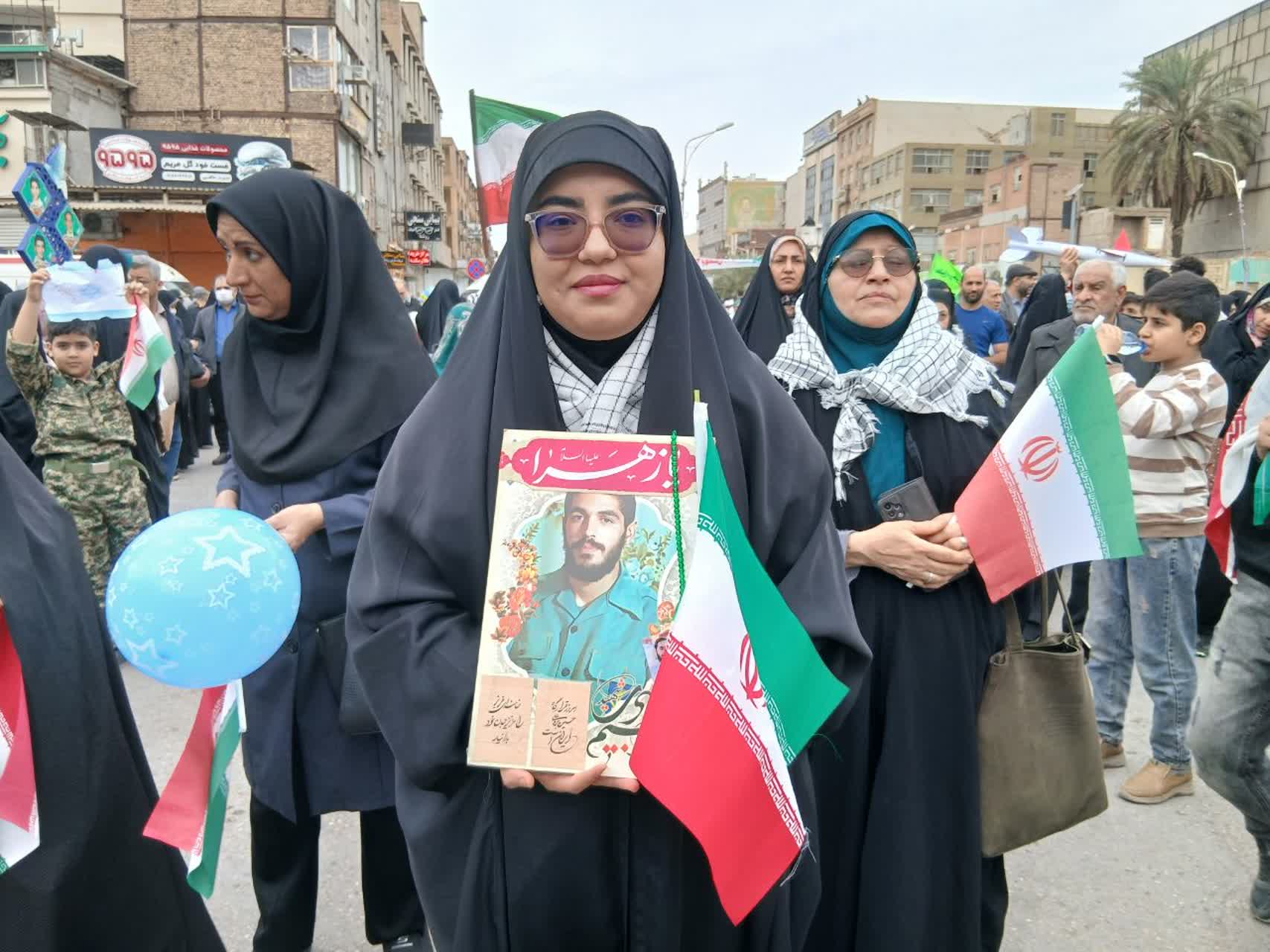 انقلاب اسلامی با روایت و صبر زنان تداوم یافت/ زنان، علمدار نظام اسلامی هستند