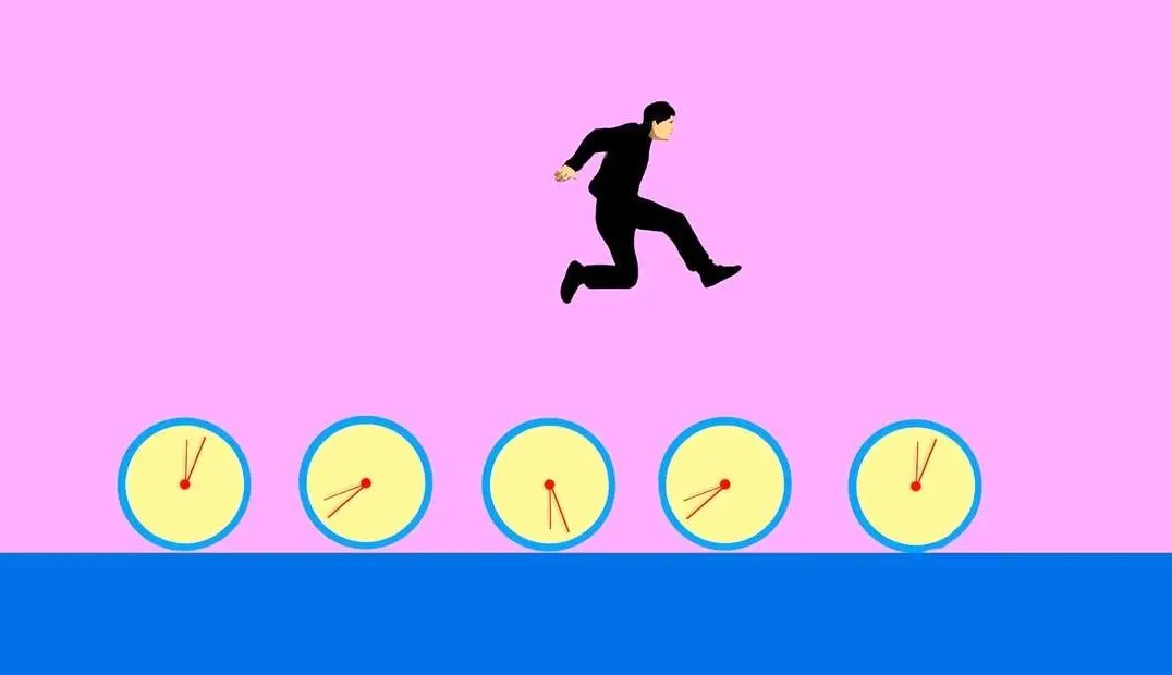 چرا ۲۴ ساعت کافی نیست؟ /مشکل شما زمان نیست، تمرکز است!