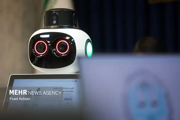 اولین «ربات وکیل» در ایران رونمایی شد