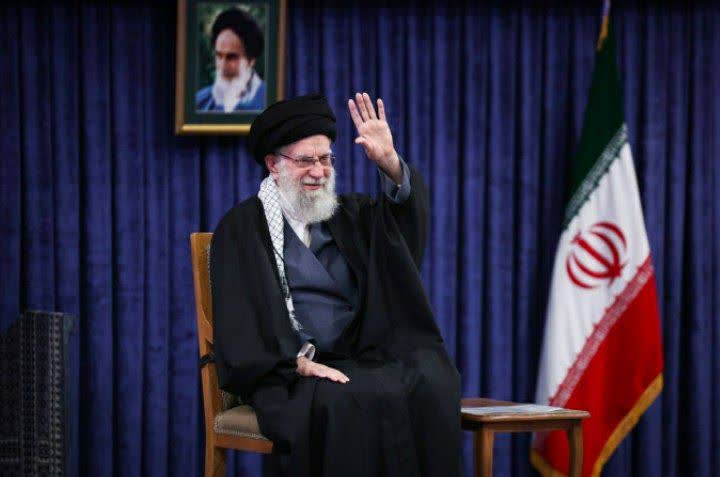 کنار قاب اقتدار شهادت؛ سکوی غیرت تراکتوری و اشک‌های آذربایجان